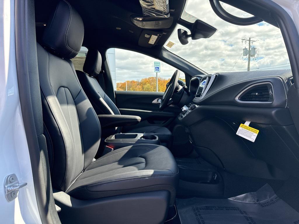 new 2026 Chrysler Pacifica car, priced at $48,135
