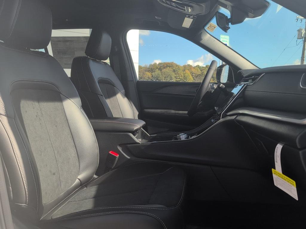new 2025 Jeep Grand Cherokee car, priced at $45,635