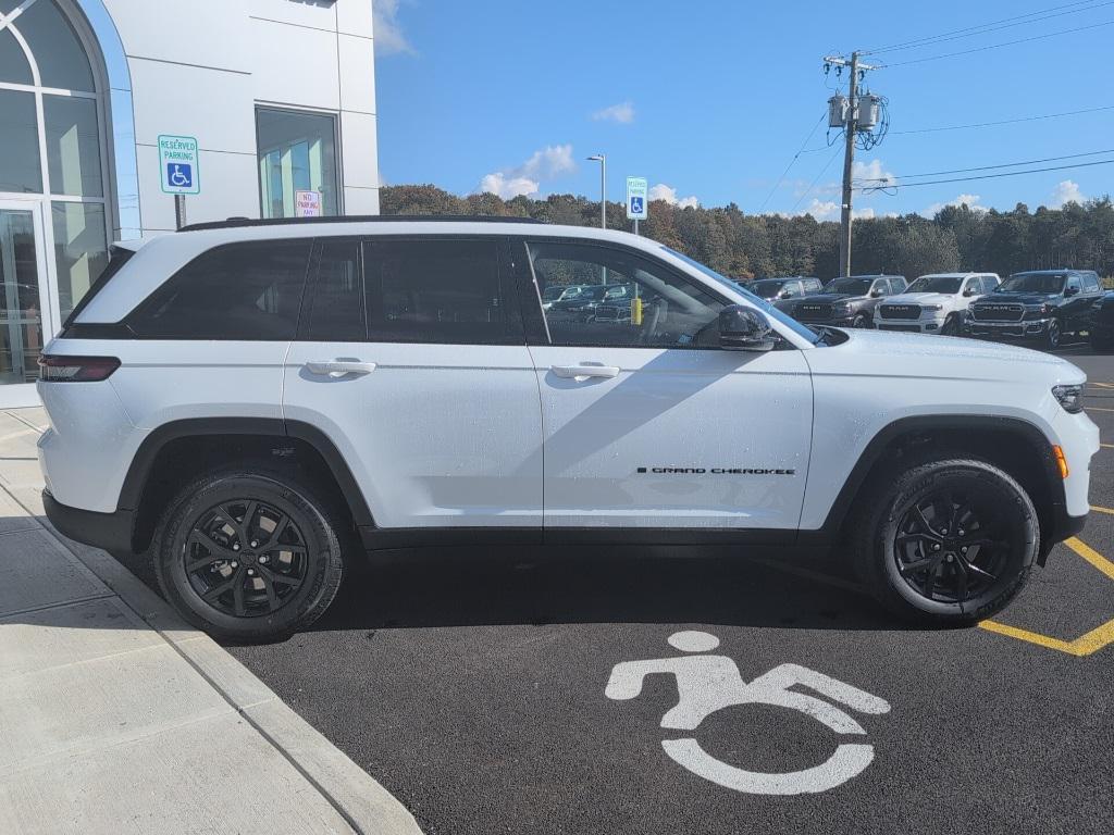 new 2025 Jeep Grand Cherokee car, priced at $45,635