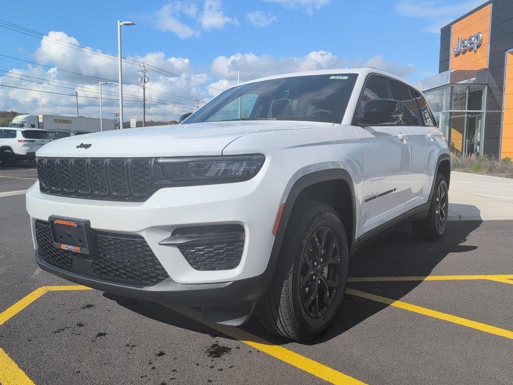 new 2025 Jeep Grand Cherokee car, priced at $45,635