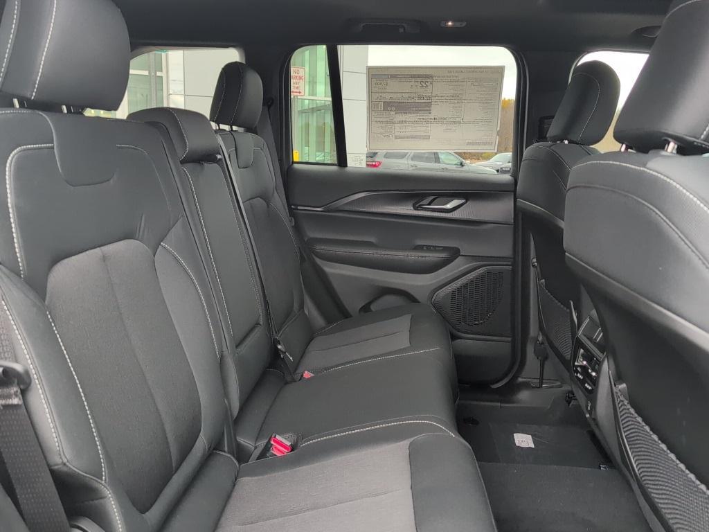 new 2025 Jeep Grand Cherokee car, priced at $44,170