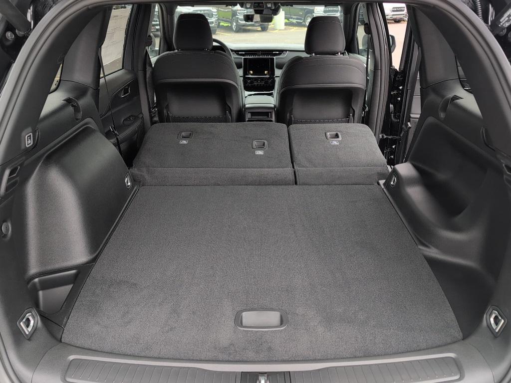 new 2025 Jeep Grand Cherokee car, priced at $44,170