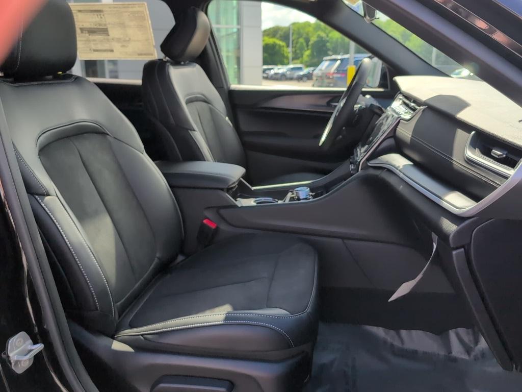 new 2025 Jeep Grand Cherokee L car, priced at $48,230