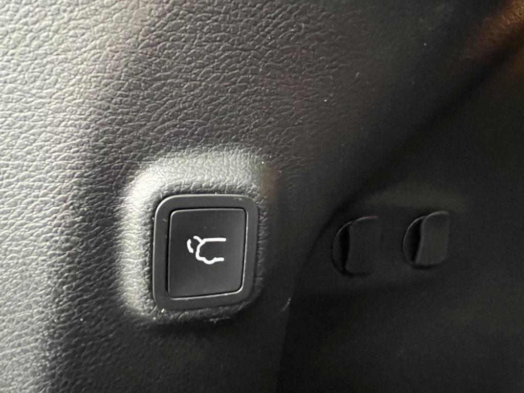 used 2019 Jeep Cherokee car, priced at $20,995