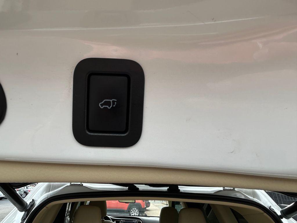 used 2015 Toyota Highlander car, priced at $15,995