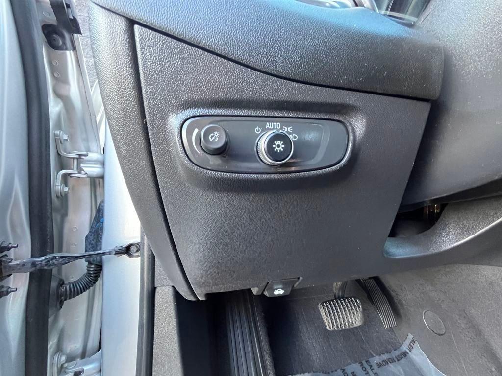 used 2021 Chevrolet Equinox car, priced at $19,495