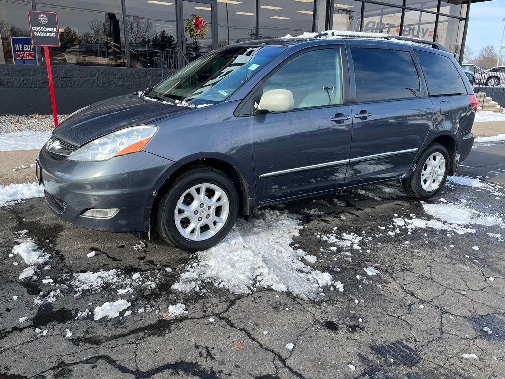 used 2006 Toyota Sienna car, priced at $7,900