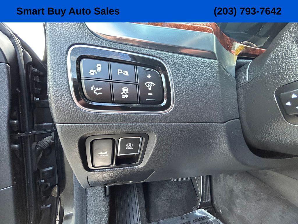 used 2014 Hyundai Equus car, priced at $12,448