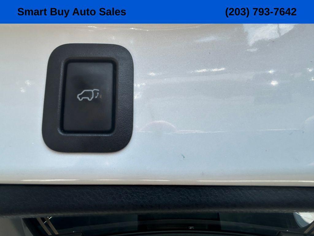 used 2015 Toyota Highlander car, priced at $15,426