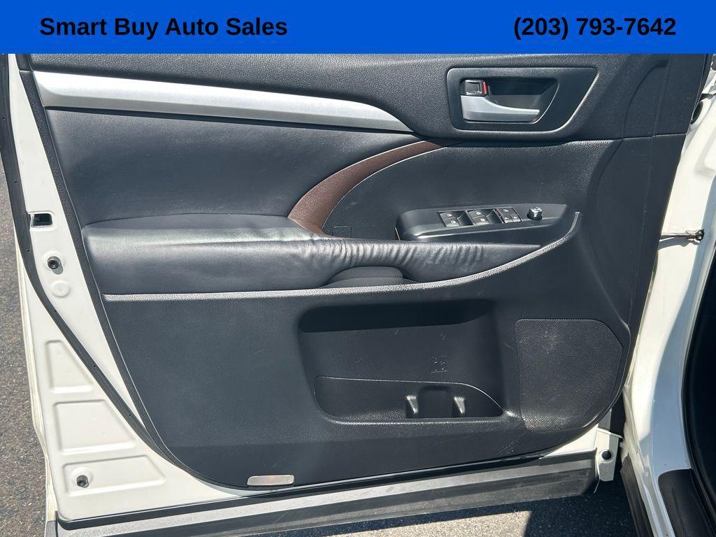 used 2015 Toyota Highlander car, priced at $15,426
