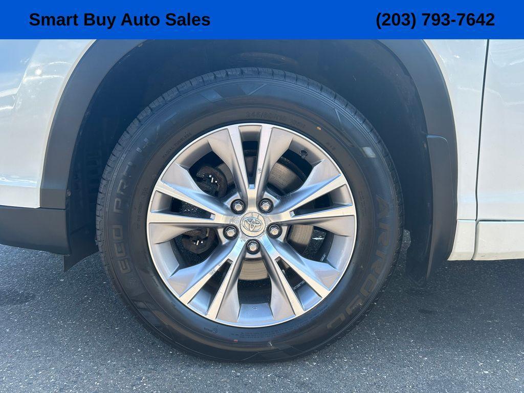 used 2015 Toyota Highlander car, priced at $15,426