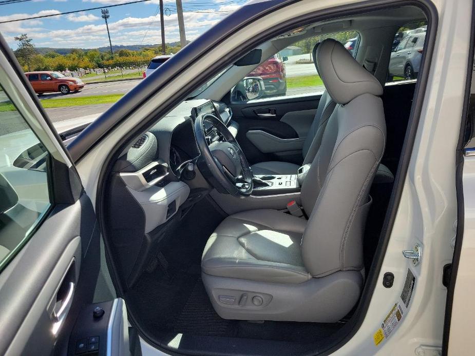 used 2021 Toyota Highlander car, priced at $34,887