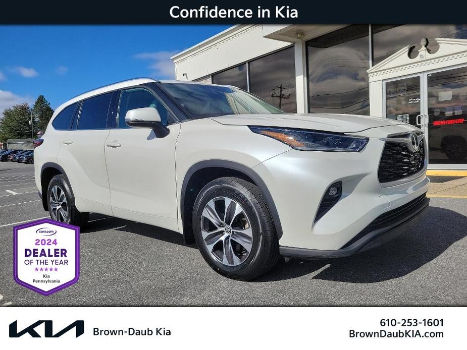 used 2021 Toyota Highlander car, priced at $34,887