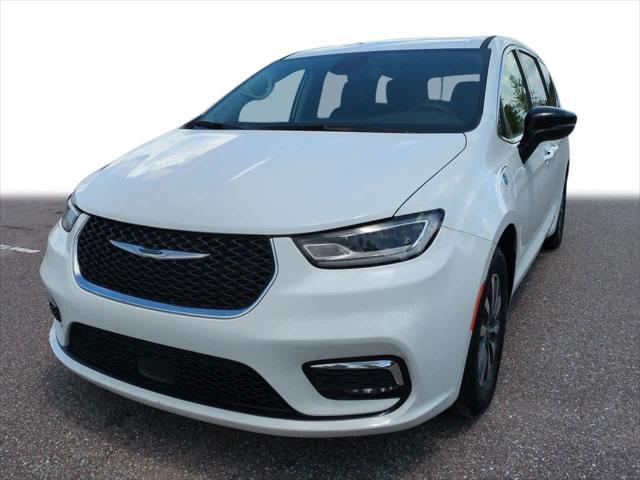 used 2024 Chrysler Pacifica Hybrid car, priced at $27,444