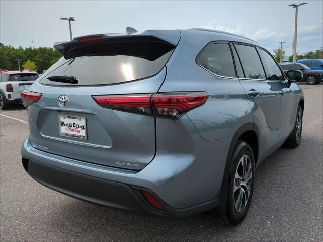 used 2022 Toyota Highlander car, priced at $39,999