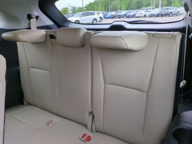used 2022 Toyota Highlander car, priced at $39,999