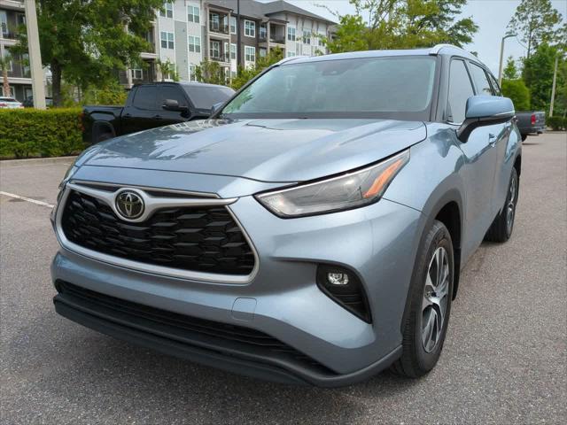 used 2022 Toyota Highlander car, priced at $39,999
