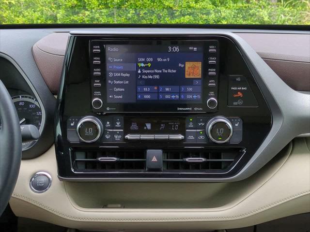used 2022 Toyota Highlander car, priced at $39,999