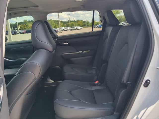 new 2025 Toyota Highlander car, priced at $47,485