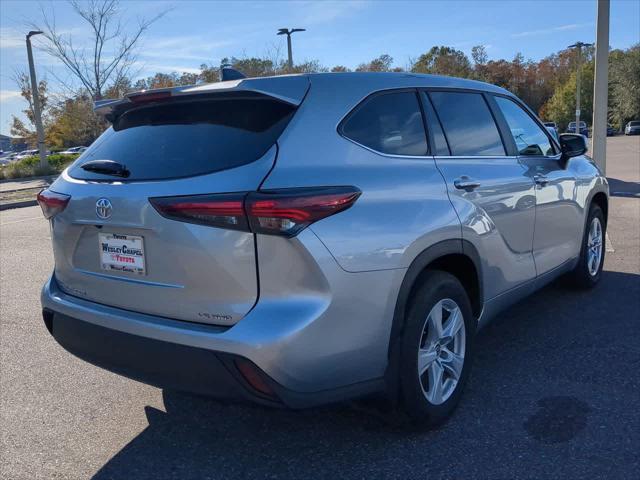 used 2024 Toyota Highlander car, priced at $31,999