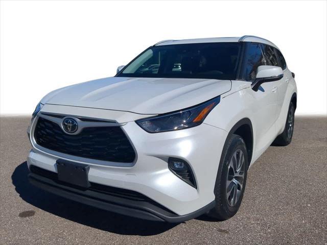 used 2022 Toyota Highlander car, priced at $34,444