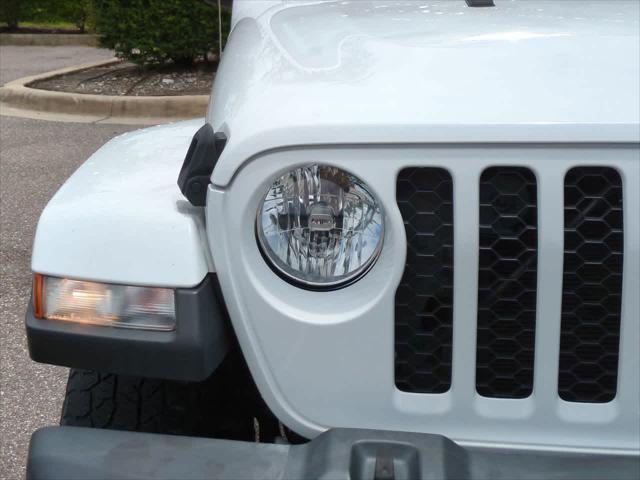 used 2022 Jeep Gladiator car, priced at $25,744