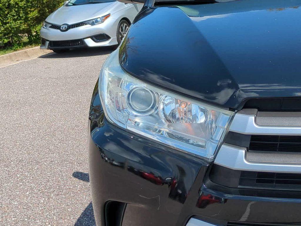 used 2019 Toyota Highlander car, priced at $23,444