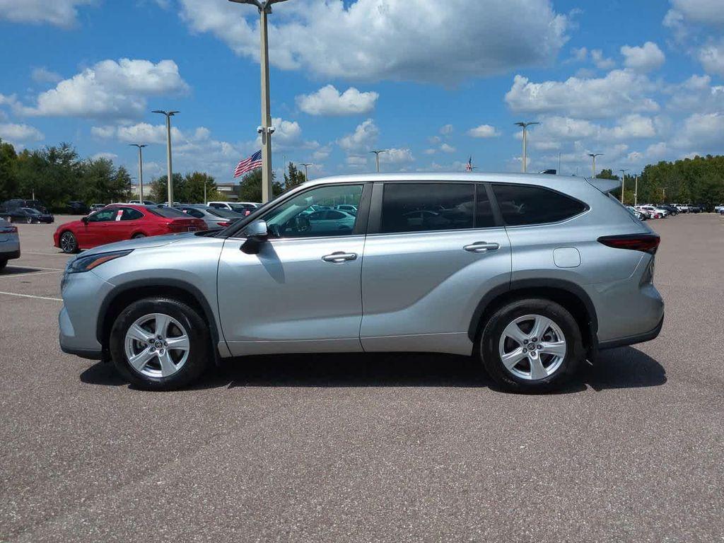 used 2024 Toyota Highlander car, priced at $29,999