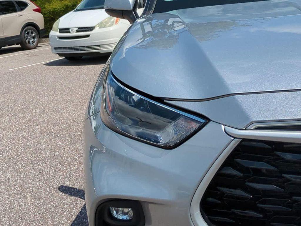 used 2024 Toyota Highlander car, priced at $29,999