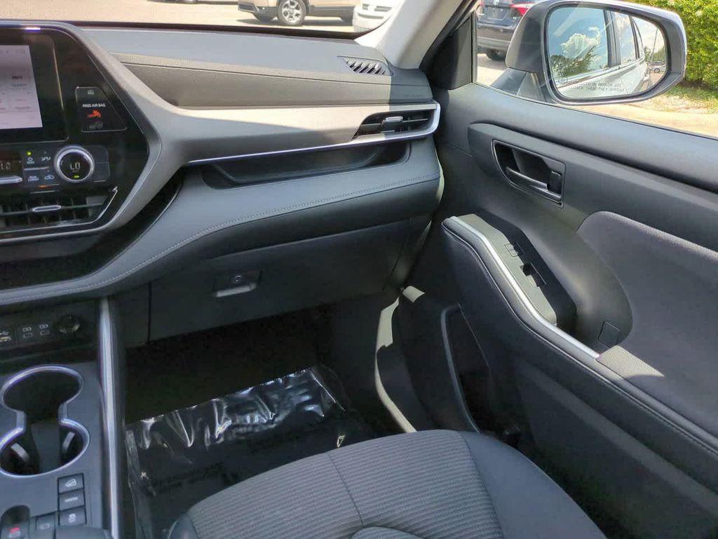 used 2024 Toyota Highlander car, priced at $29,999