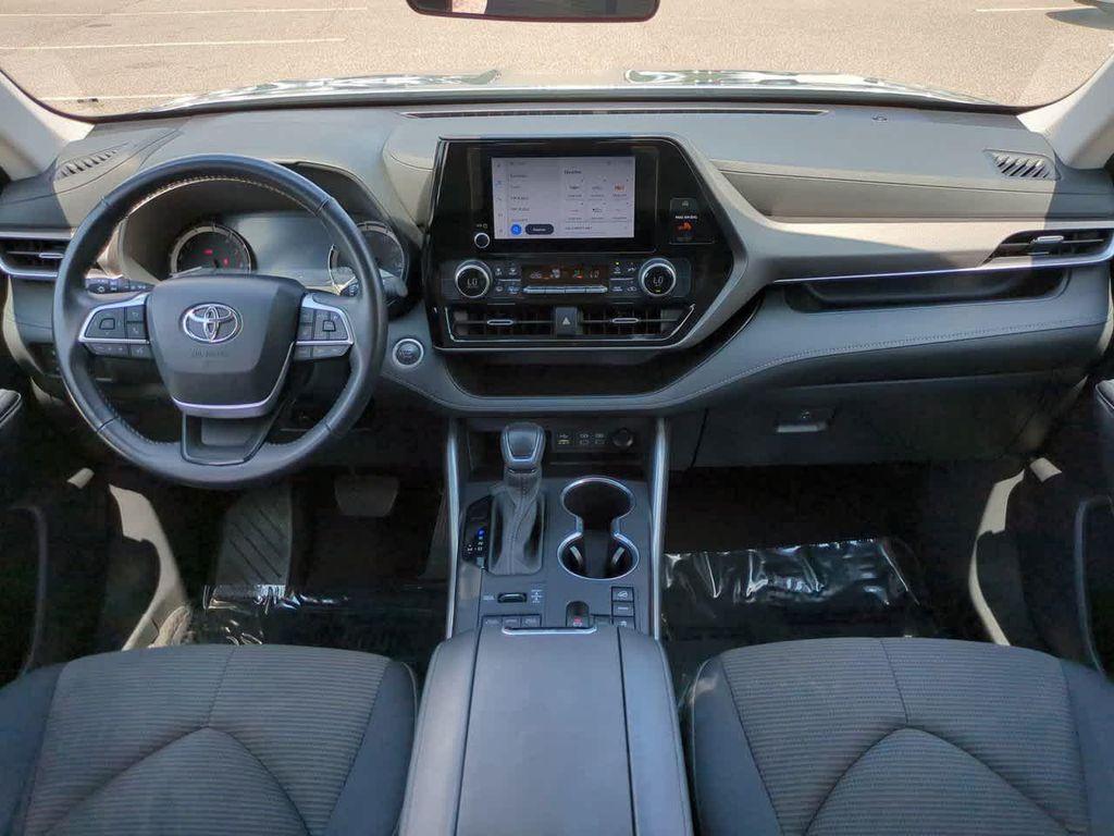 used 2024 Toyota Highlander car, priced at $29,999