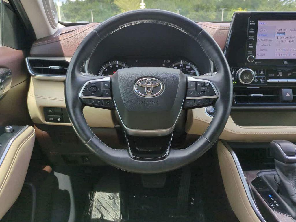 used 2020 Toyota Highlander car, priced at $27,399