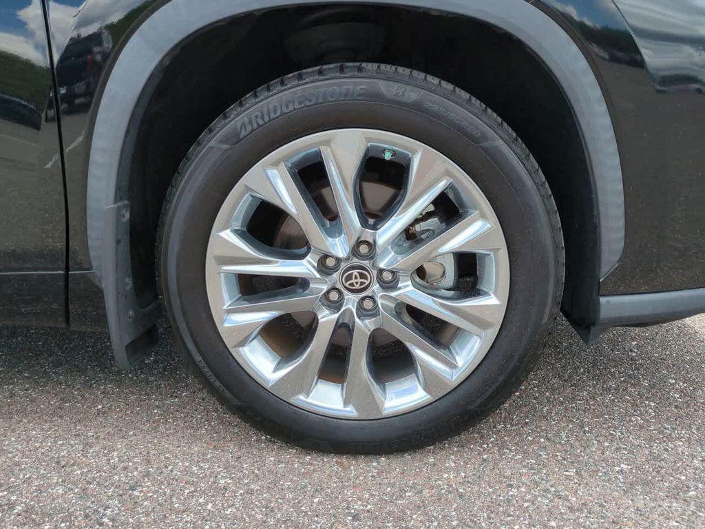 used 2020 Toyota Highlander car, priced at $27,399