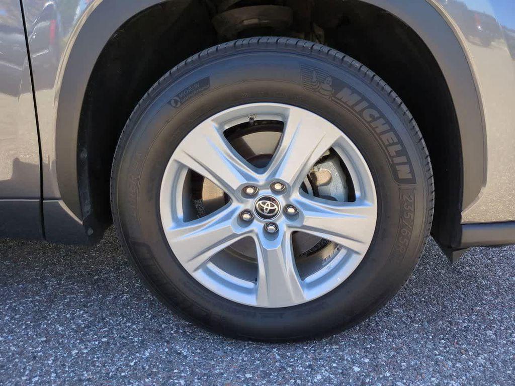 used 2023 Toyota Highlander car, priced at $29,244