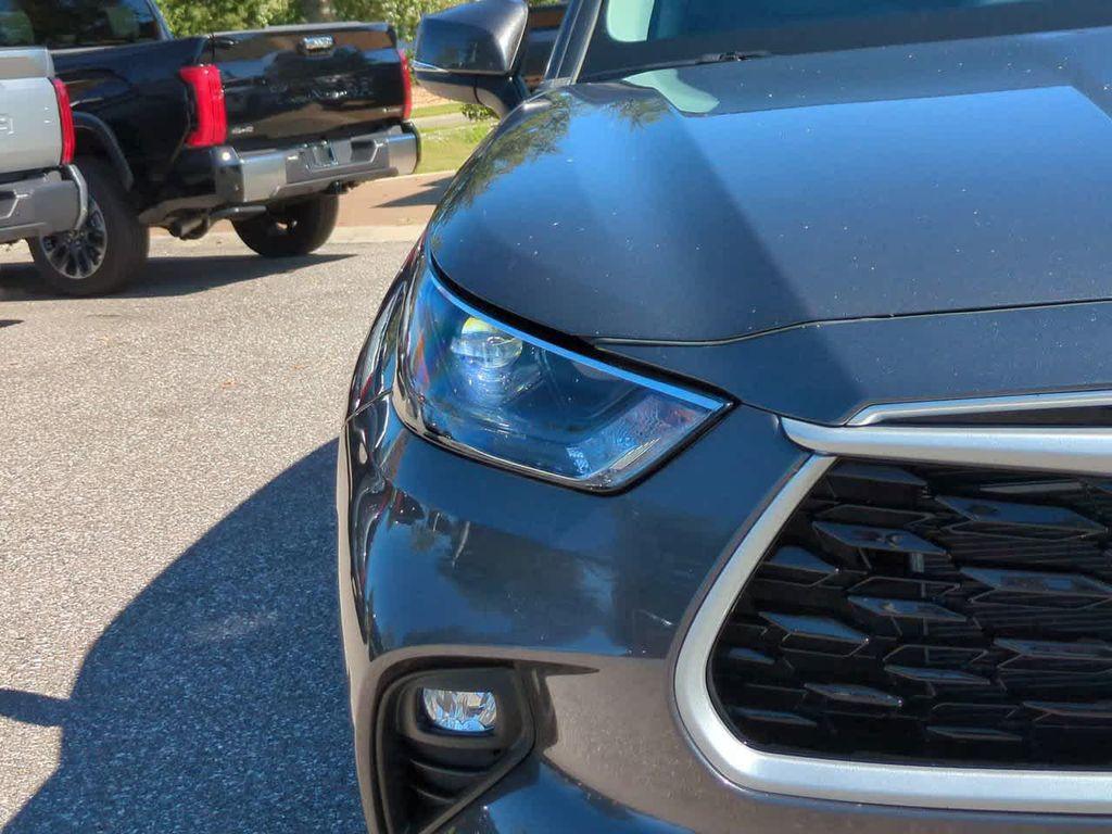used 2023 Toyota Highlander car, priced at $29,244