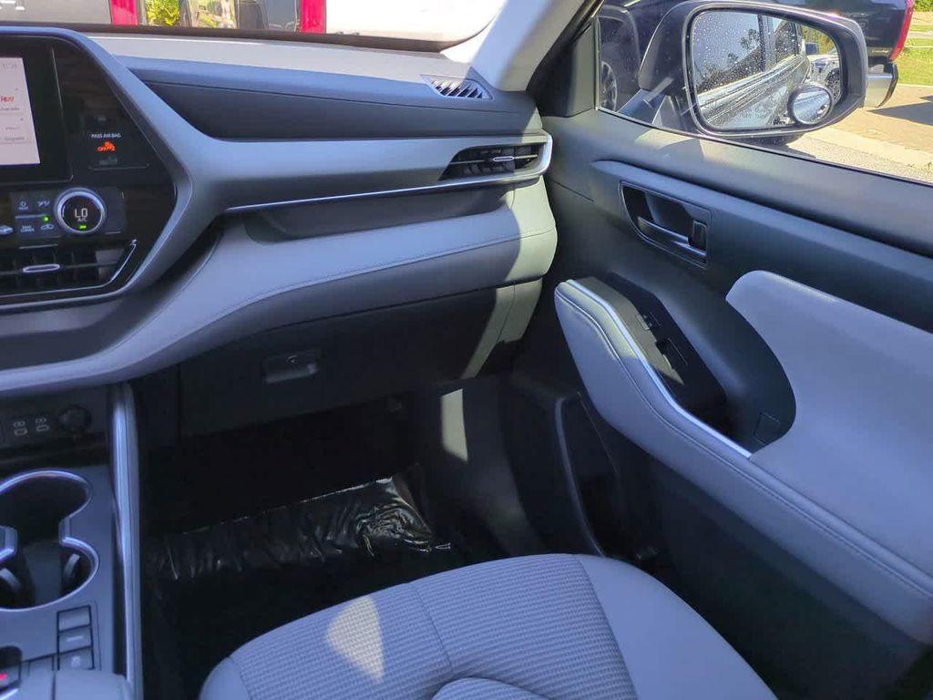 used 2023 Toyota Highlander car, priced at $29,244