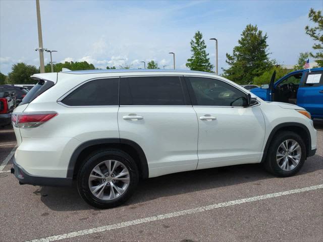 used 2015 Toyota Highlander car, priced at $11,999
