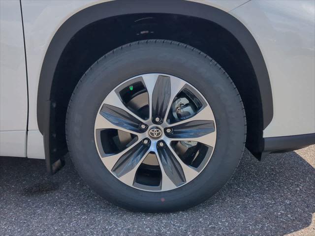 new 2024 Toyota Highlander car, priced at $44,221