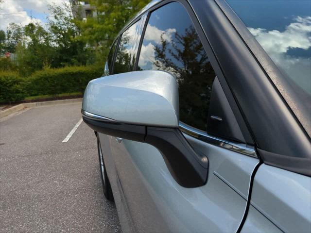 used 2022 Toyota Highlander car, priced at $31,999