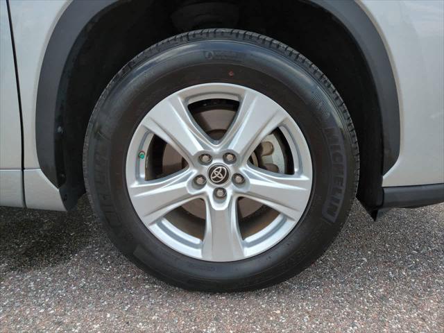 used 2022 Toyota Highlander car, priced at $31,999