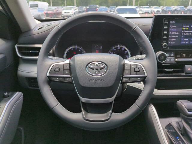 used 2022 Toyota Highlander car, priced at $31,999