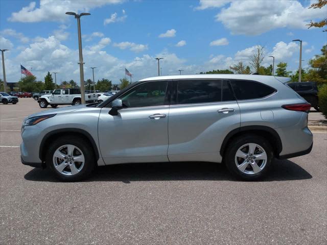 used 2022 Toyota Highlander car, priced at $31,999