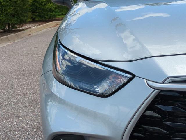 used 2022 Toyota Highlander car, priced at $31,999