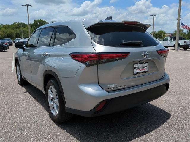 used 2022 Toyota Highlander car, priced at $31,999