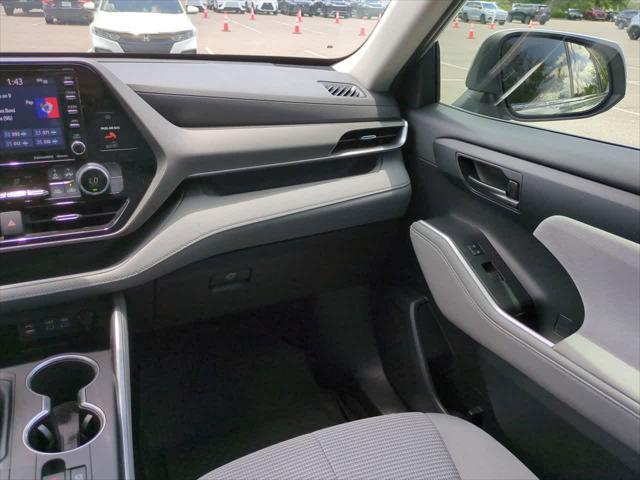 used 2022 Toyota Highlander car, priced at $31,999