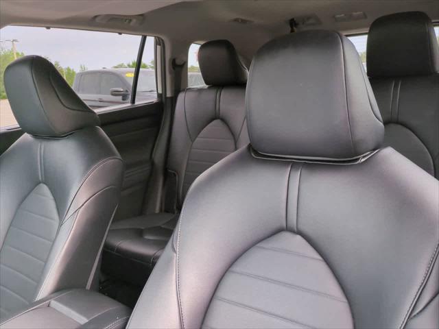 used 2023 Toyota Highlander car, priced at $31,999