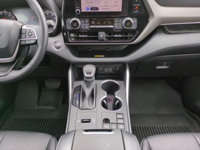 used 2023 Toyota Highlander car, priced at $31,999