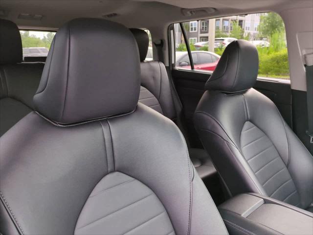 used 2023 Toyota Highlander car, priced at $31,999