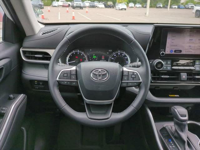 used 2023 Toyota Highlander car, priced at $31,999