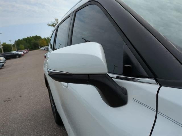 used 2023 Toyota Highlander car, priced at $31,999